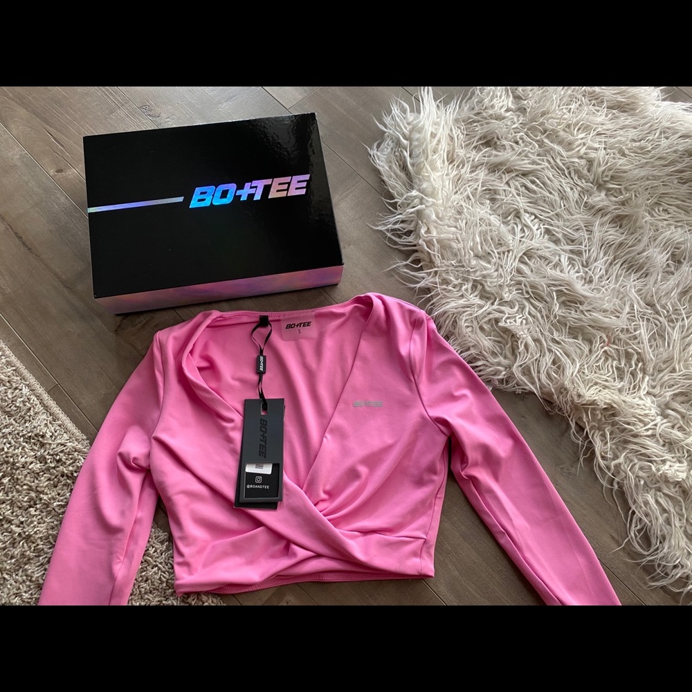New Bo + Tee Crop Top size S